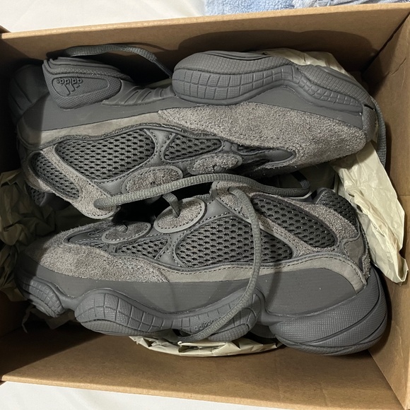 Yeezy 500 - Picture 1 of 4